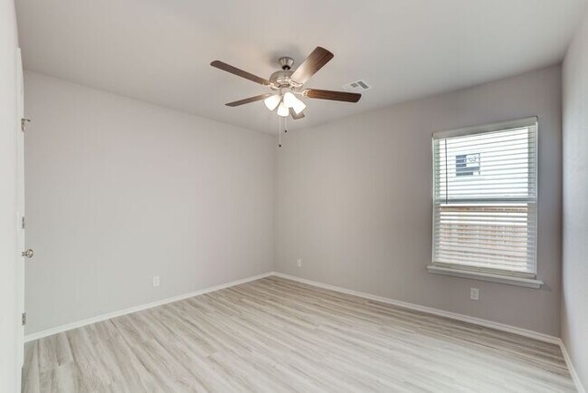 Building Photo - 4/2.5/2 New Construction Available Now!