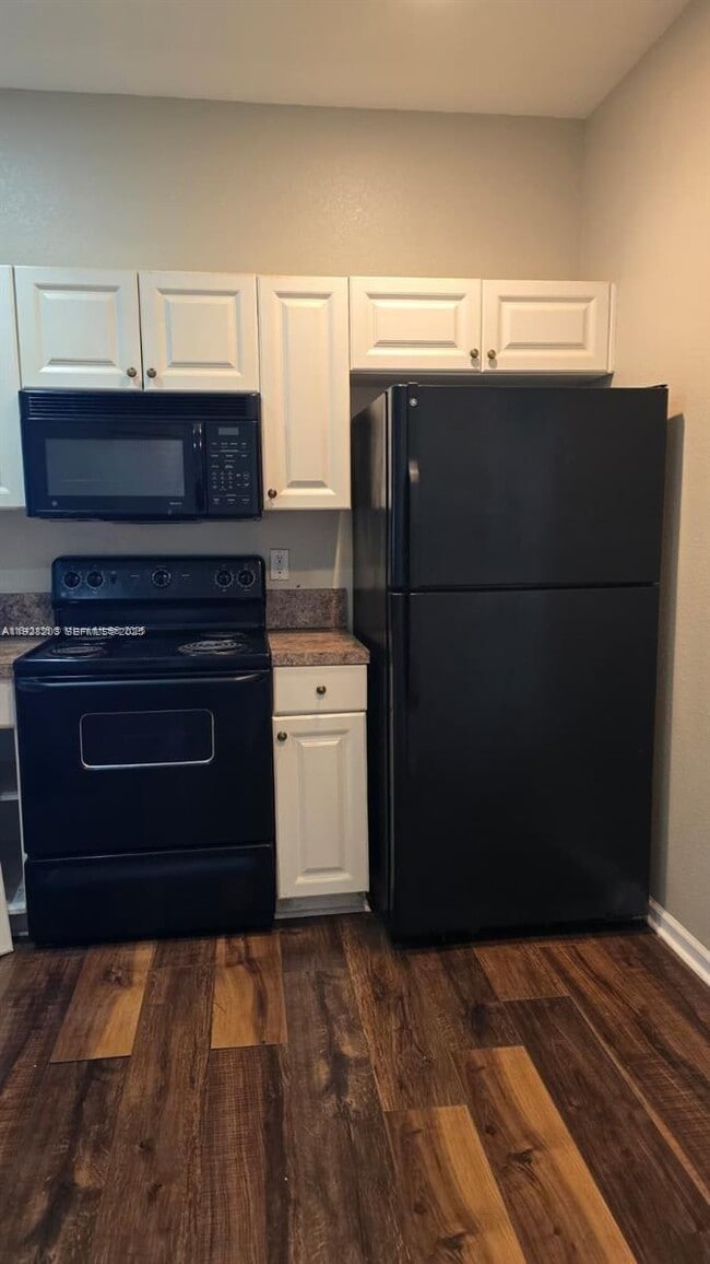 Building Photo - 2002 Freeport Dr