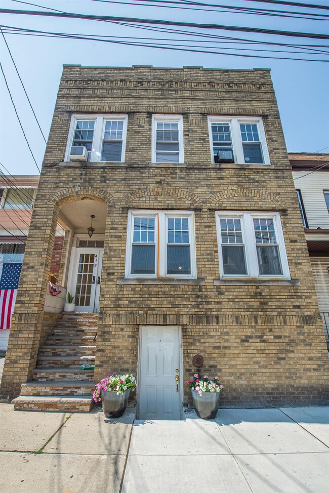 Primary Photo - 413 24th St