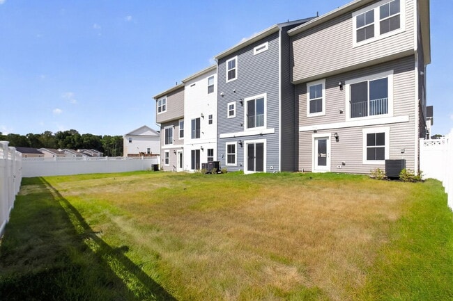 Building Photo - 5527 Aberdeen Pl