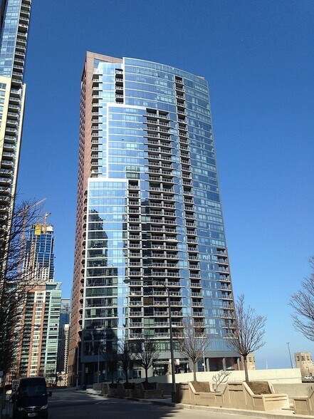 Building Photo - 450 E Waterside Dr