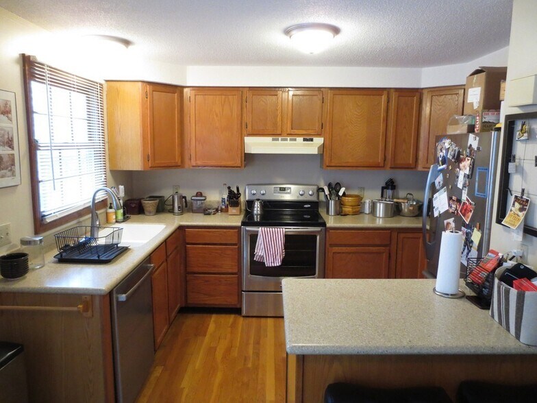 Primary Photo - 110 W 8th St
