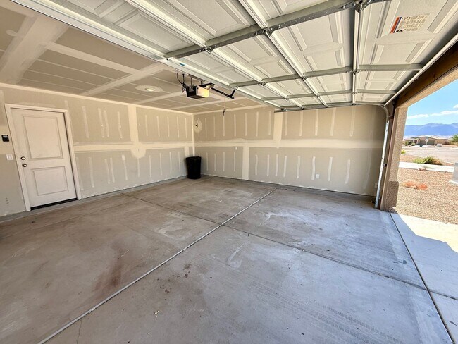 Building Photo - Beautifully Updated 4 Bedroom Home in Valley Springs Estates- Available Now!