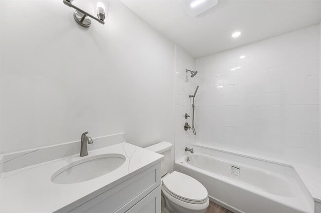 Building Photo - 1083 US-9