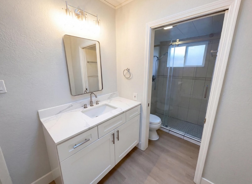 Building Photo - 2361 Oakmont Dr