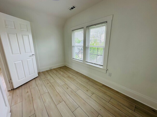 Building Photo - 4014 Cypress Ave