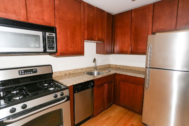 Building Photo - 630 W Wrightwood Ave