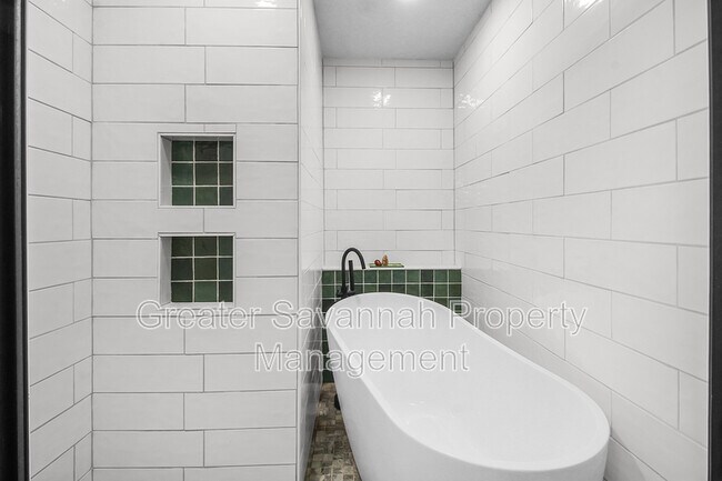 Building Photo - 712 Columbus Dr