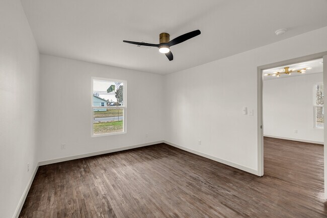 Building Photo - 1017 W Newton St