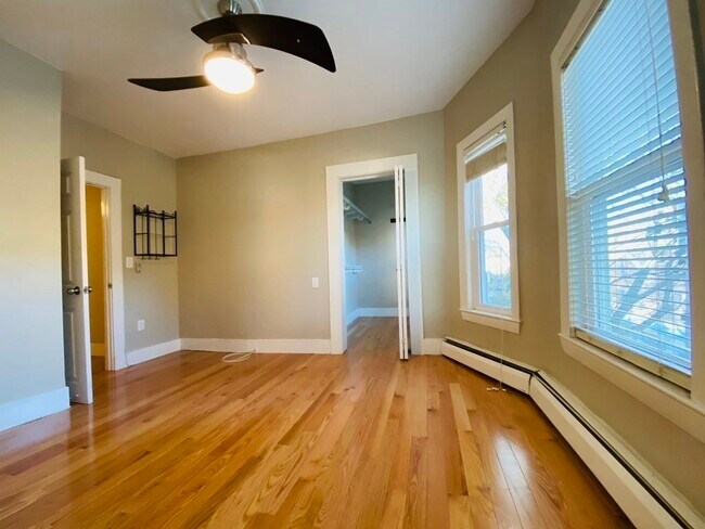 Building Photo - 84 Willow St