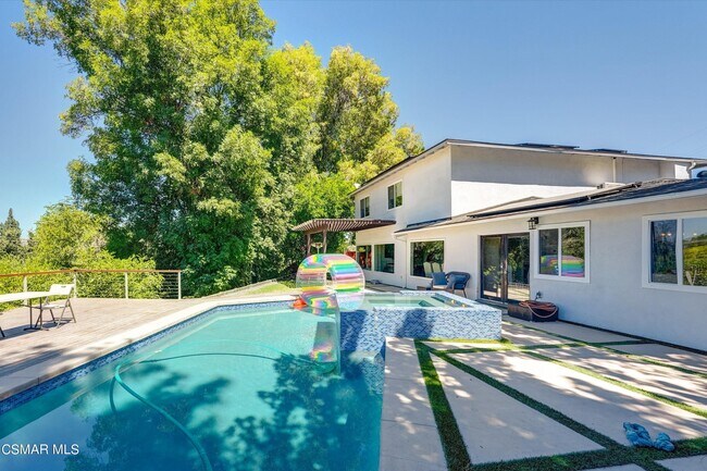 Building Photo - 4833 Dunman Ave