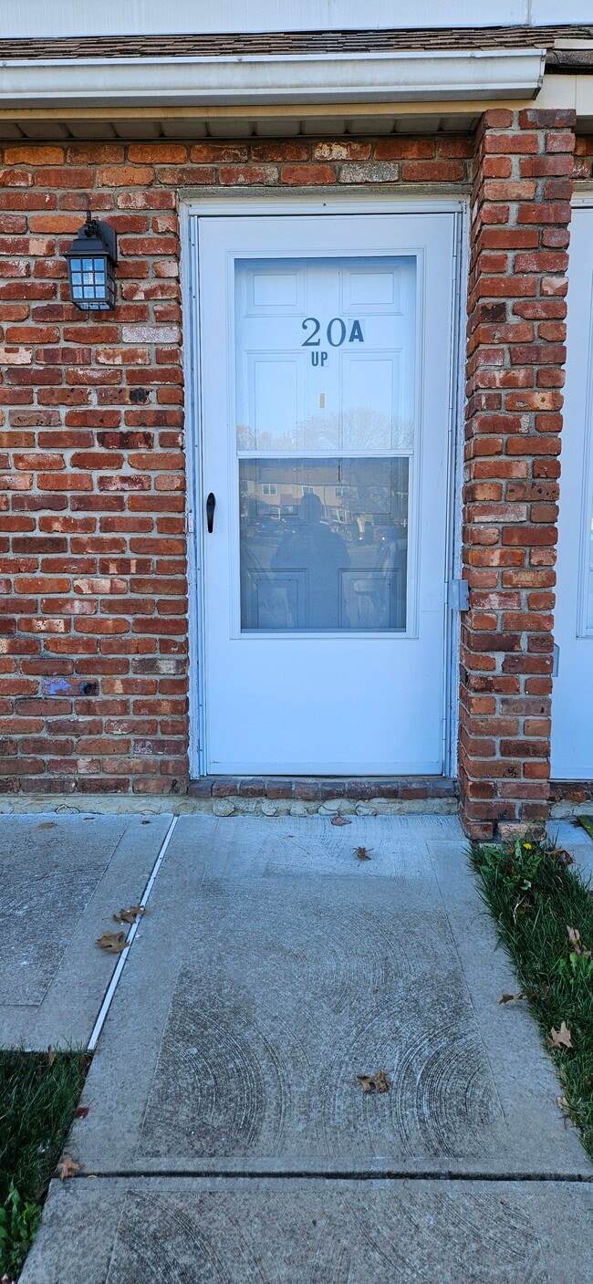 Private Entrance - 20 Franklin Ln