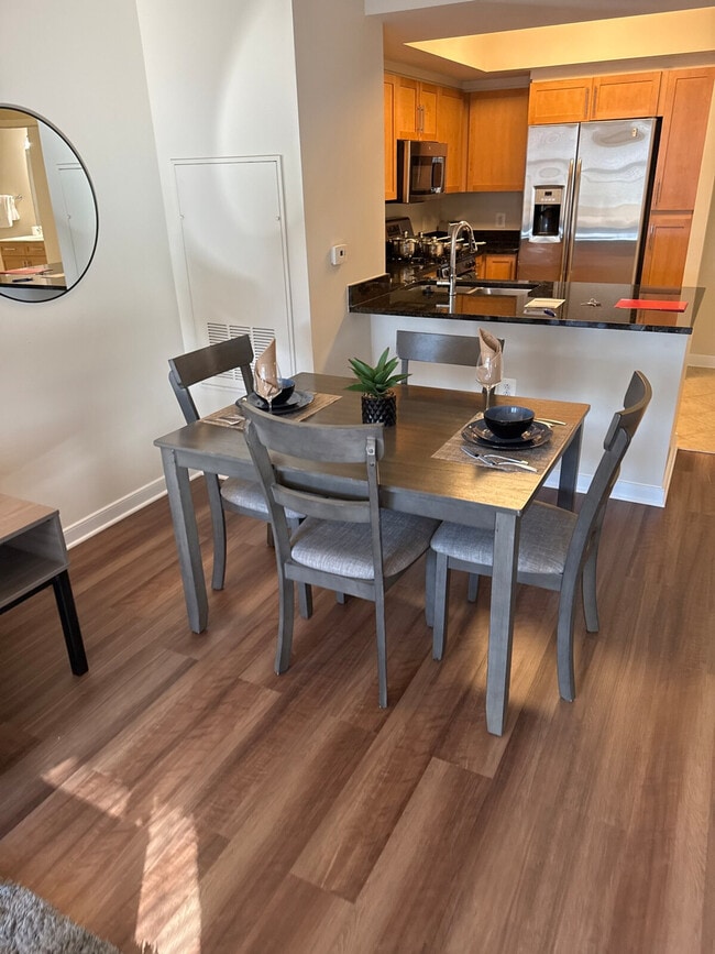 Building Photo - 1321 S Elm St