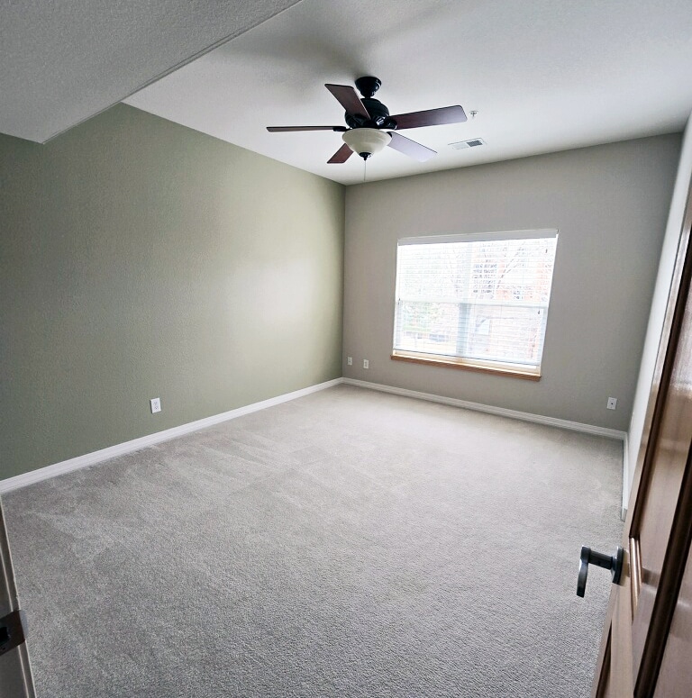 Master Bedroom - 5220 Boardwalk Dr