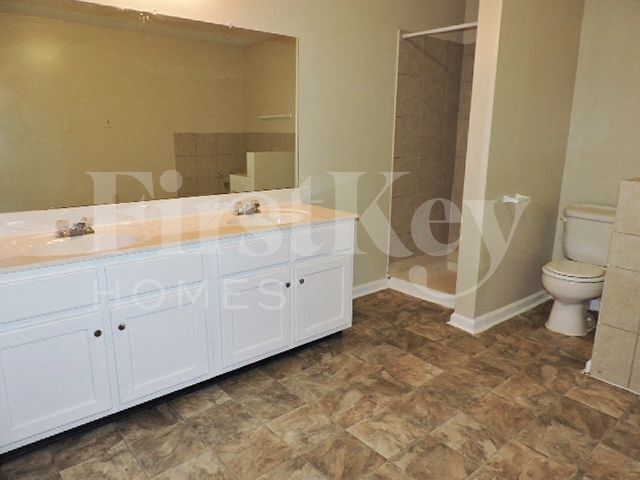 Building Photo - 4299 Crescent Park Dr