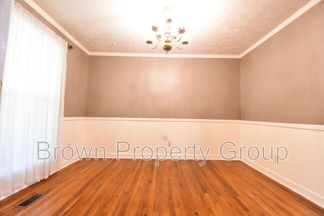 Building Photo - 5115 Lake Valley Dr