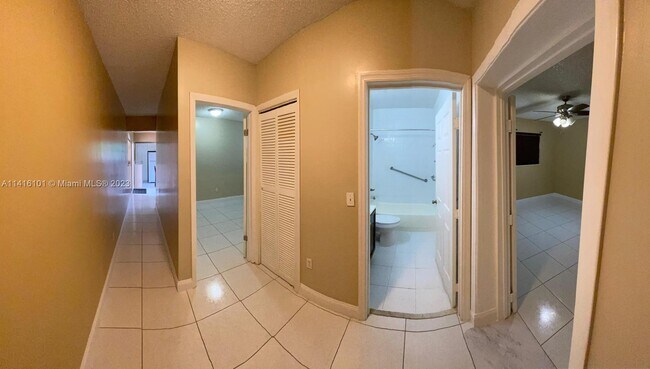 Building Photo - 671 E 59th St