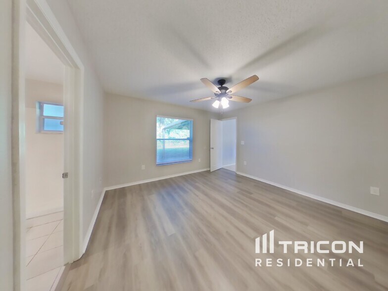 Building Photo - 5559 Starling Loop