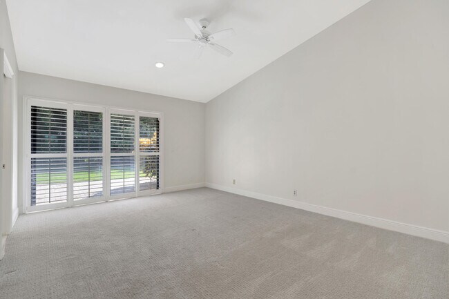 Building Photo - 13692 Cross Pointe Dr