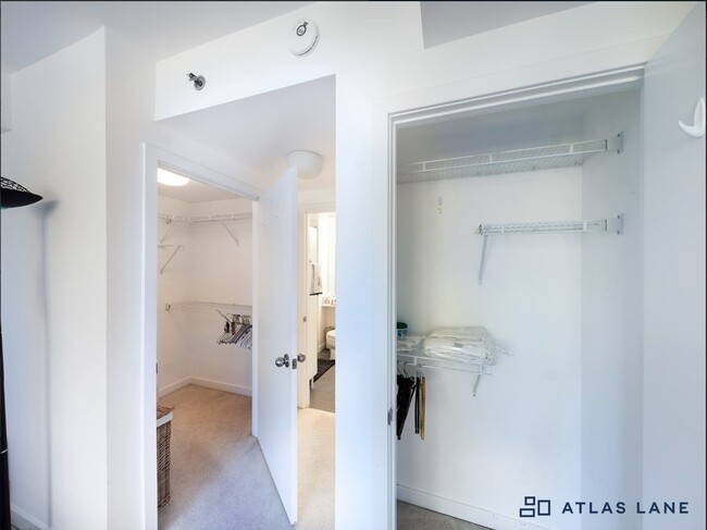 Building Photo - Professionally Managed, 2 Bedroom  1  Bathroom  Condo // Cleveland Park// Amenity Rich Condo