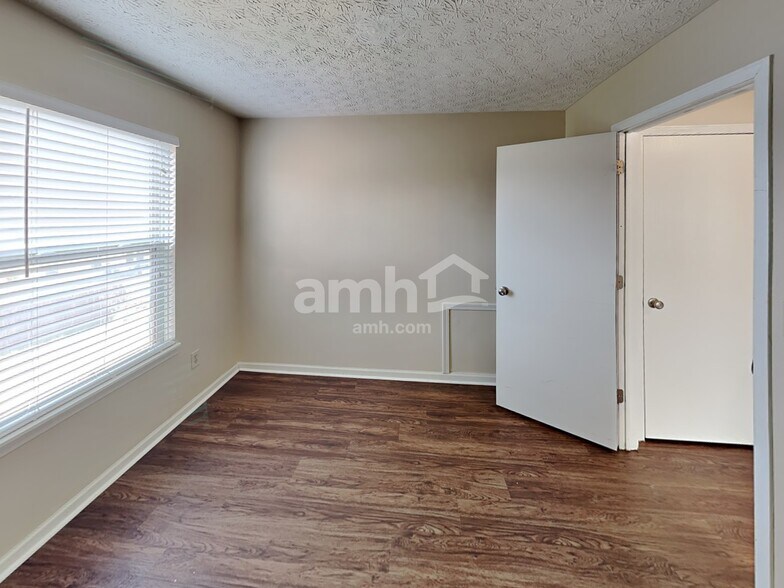 Building Photo - 6429 Ewen Cir
