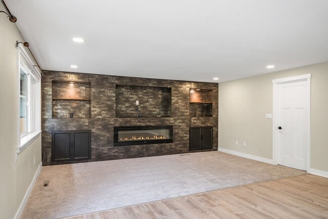 Building Photo - Beautifully updated 3 bed 3 bath Steilacoo...