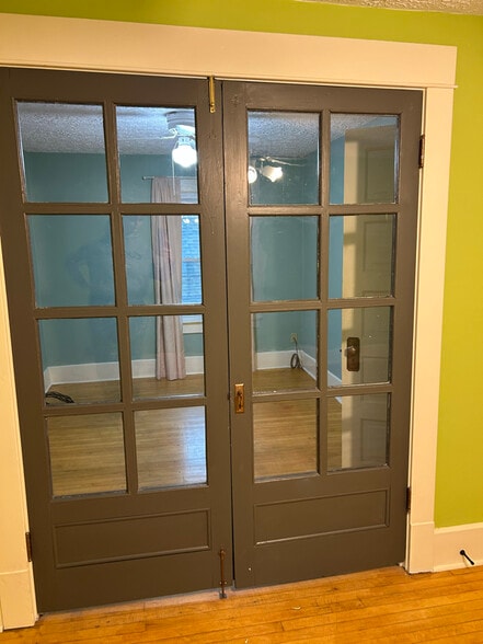 Building Photo - 1209 1/2 W Governor St