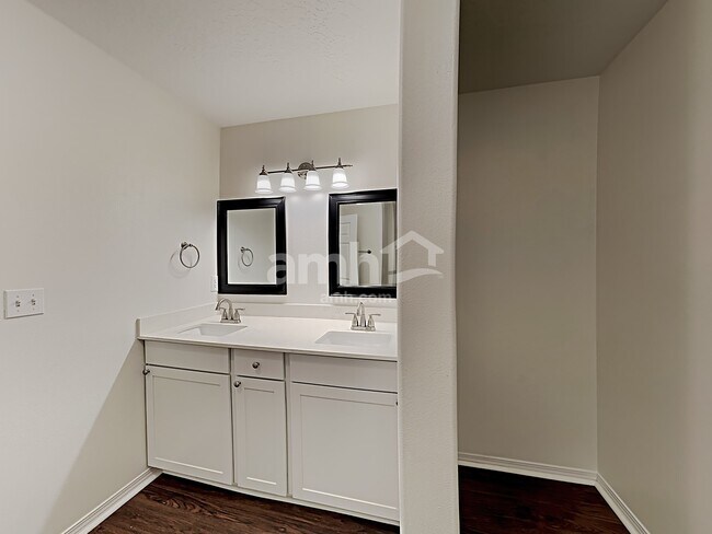 Building Photo - 2624 N Kristy Ave