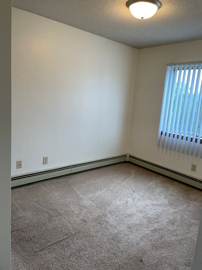 Building Photo - FIRST MONTH FREE RENT WITH SIGNED 12 MONTH LEASE