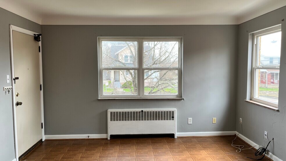 Building Photo - 3085 Glenmore Ave