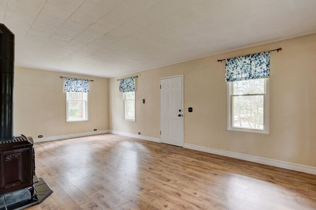 Building Photo - 1302 - Wang Crosby Properties