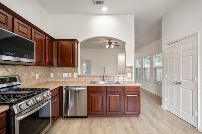 Building Photo - 21810 Mansfield Bluff Ln