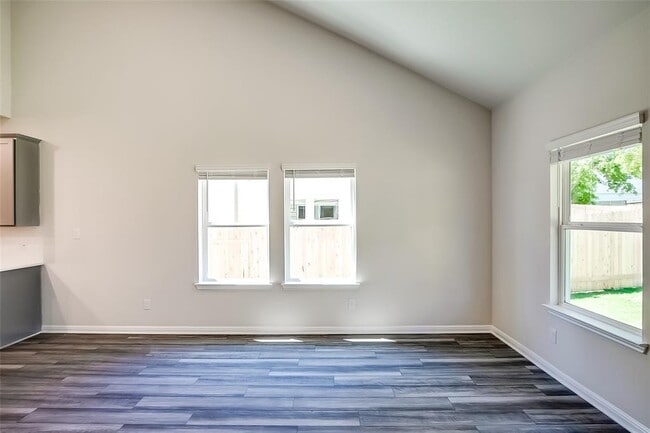 Building Photo - 107 Greenspire Downs Dr