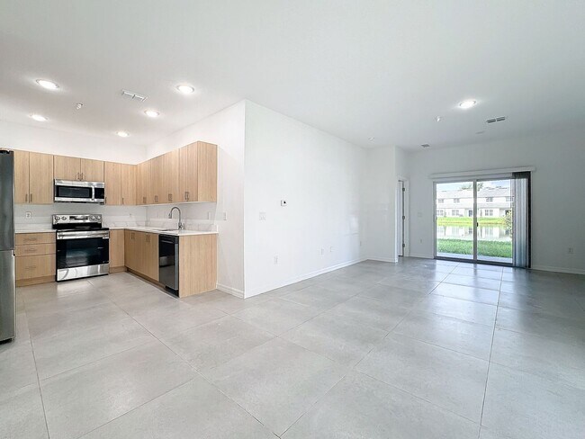 Building Photo - Townhouse For Lease in Saint Cloud