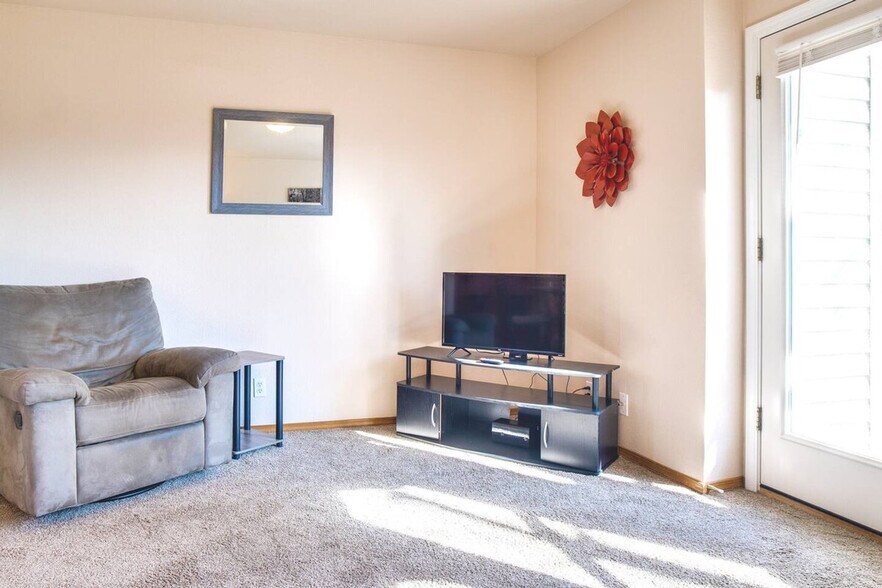 Primary Photo - 23 E King St