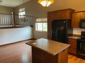 Building Photo - 2415 Lake Ct