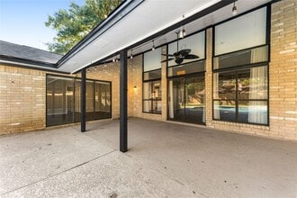 Building Photo - 303 Narcissus St