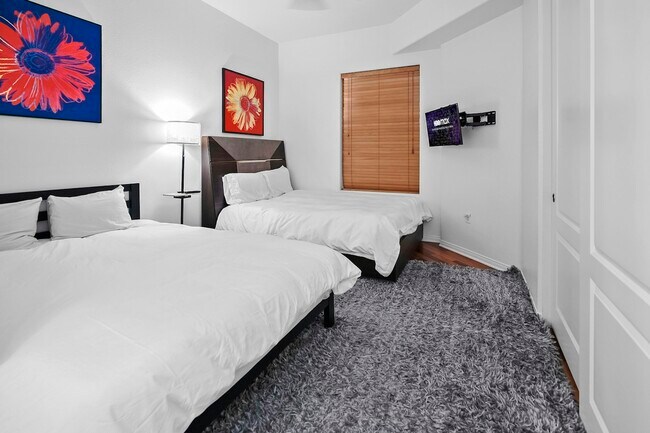 Building Photo - 38 E Serene Ave