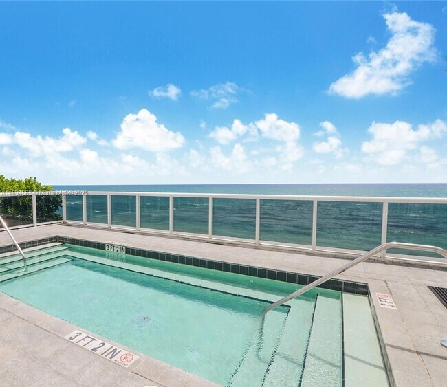 Building Photo - 15901 Collins Ave