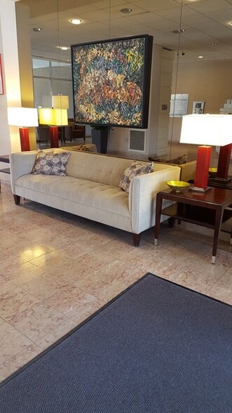 Building Photo - 99 Pond Ave