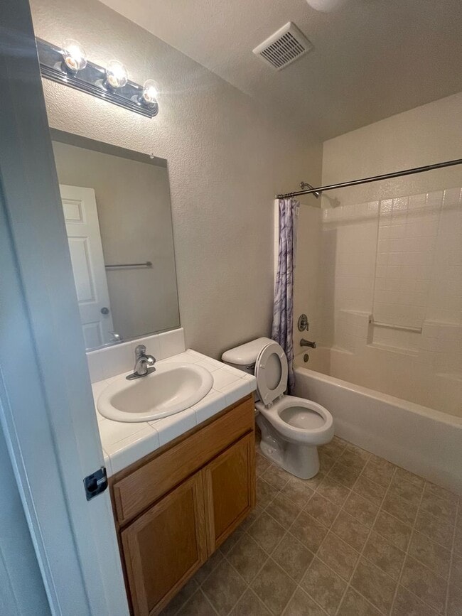 Building Photo - Available Now!! 3-Bedroom, 2-Bathroom Home...