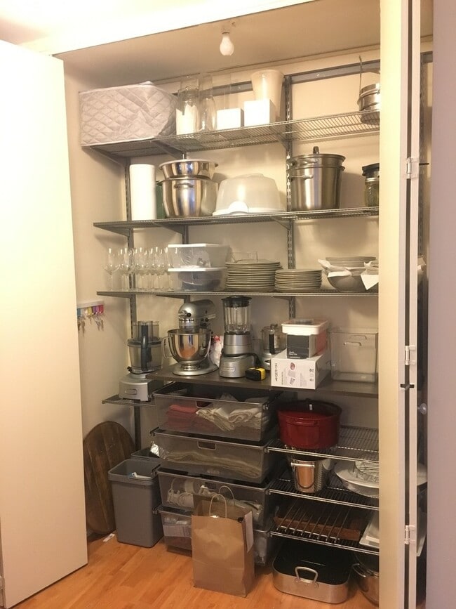 Building Photo - 5445 N Sheridan Rd