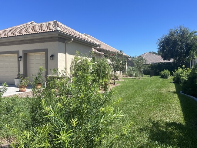 Building Photo - 1139 N Hunt Club Dr
