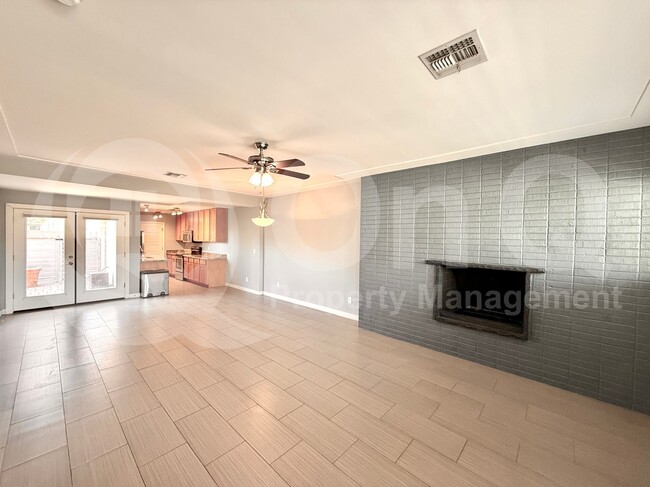 Building Photo - 925 W McDowell Rd