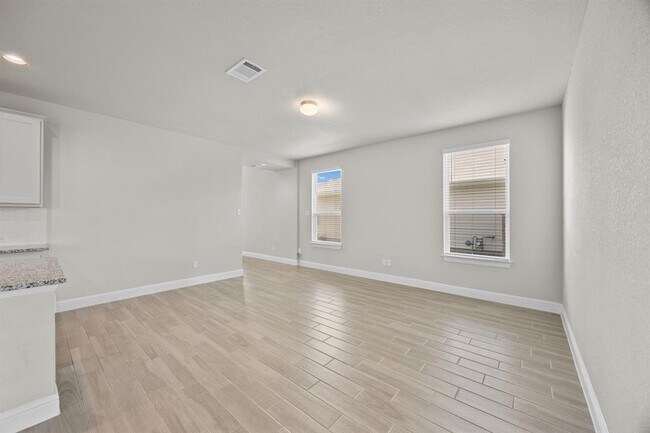 Building Photo - 213 Graver St