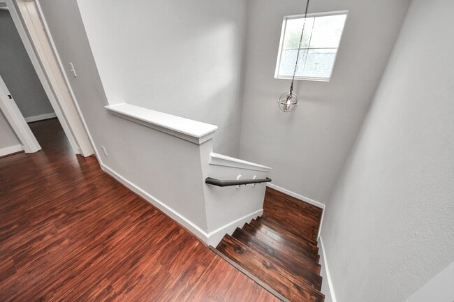 Building Photo - 1536 Kew Garden Dr