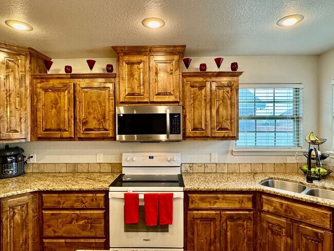 Building Photo - 3313 Northglen Dr