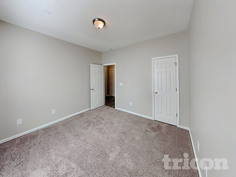 Building Photo - 110 Fawnhill Ct