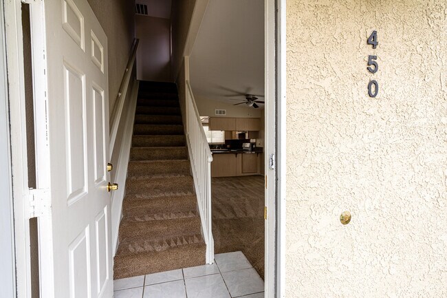 Building Photo - 450 Tava Ln