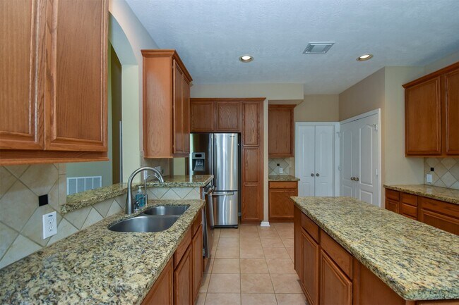 Building Photo - 21223 Pennshore Ln